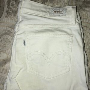 White Levi’s jeans